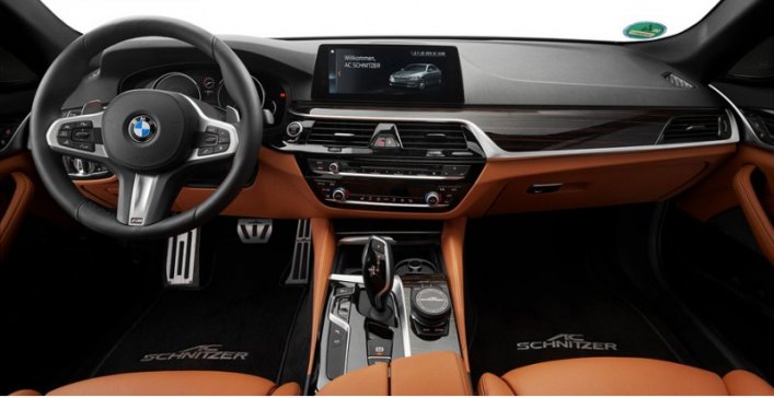 Салон украшен велюровыми ковриками, алюминиевыми накладками на педали и подставку для ног,…