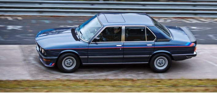 Началом истории «заряженных» седанов BMW M5 принято считать появление модели M535i в 1979 году…