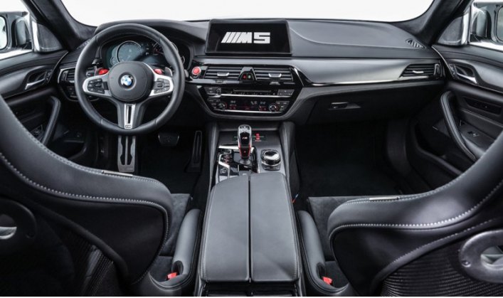 Кресла в M5 MotoGP заимствованы у купе BMW M4 GTS.