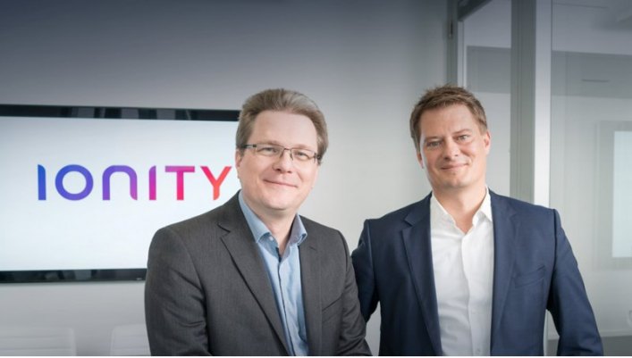 Компания Ionity базируется в Мюнхене. Её руководителями назначены выходец из BMW Михаэль Хайеш (на…
