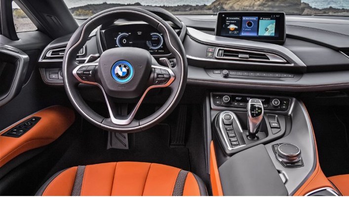 BMW i8 получил новые сиденья, модернизированный мультимедийный комплекс, проекцию на лобовое стекло…