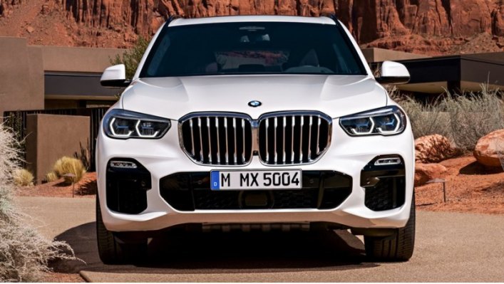 По умолчанию новый BMW X5 комплектуется светодиодными фарами, освещающими дорогу на 300 м, но за…