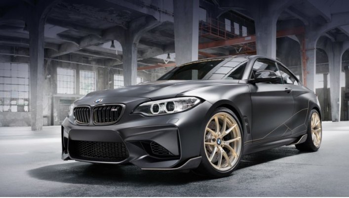 Кузов окрашен в уникальный для BMW M2 матовый цвет Frozen Black с золотыми акцентами на деталях M…