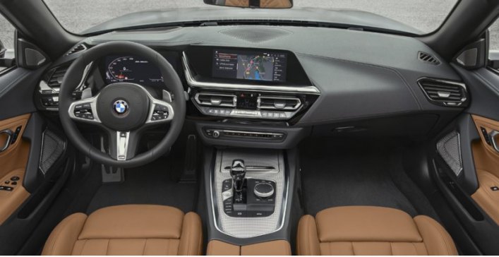 Салон в версии sDrive30i будет по умолчанию обтянут кожей, а в M40i кожа сочетается с алькантарой.…