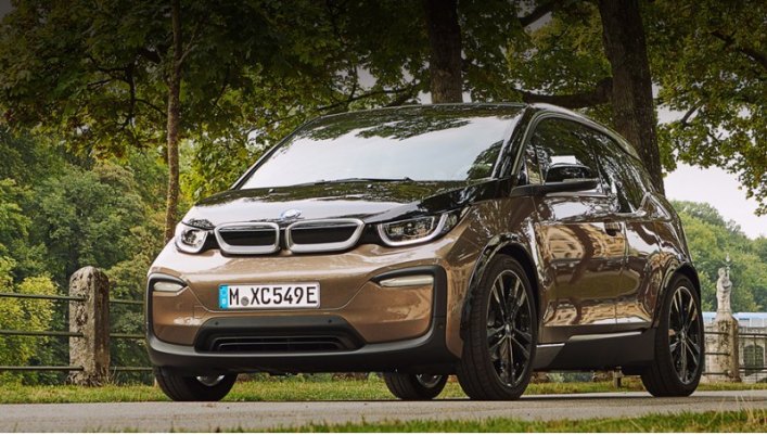 Помимо нового аккумулятора обновление принесло электрокару расширение списка цветов кузова и…