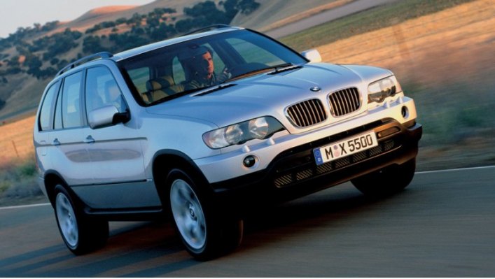 Один-единственный кроссовер BMW X5 первого поколения E53, проданный в 2002 году, нуждается в…