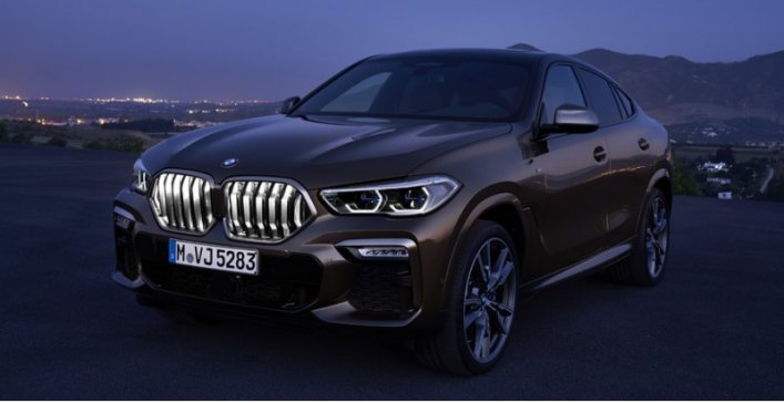 Новенький «икс-шестой» впервые среди всех BMW получил необычную опцию: белую подсветку решетки…