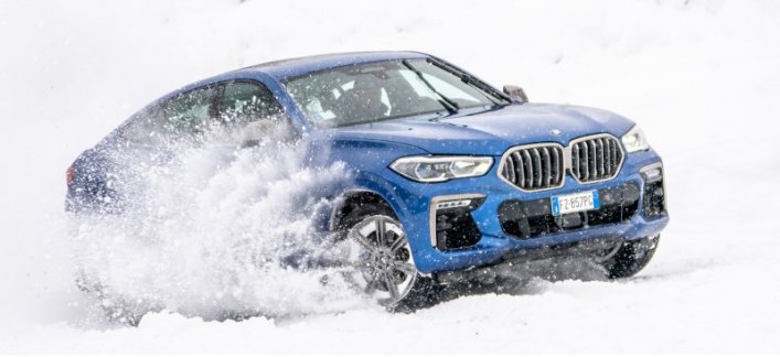 Появление варианта xDrive40d интересно в связи со слухами об отставке грядущим летом версий M50d…