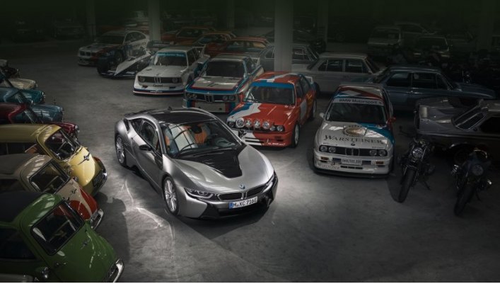 «Машина находится на последнем этапе пути в »Зал славы« спортивных автомобилей BMW», — поясняют…