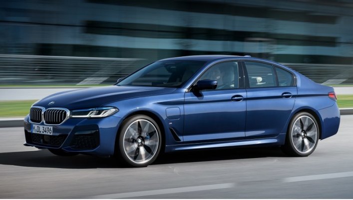 Российское представительство BMW пока объявило только стартовую цену на «пятёрку» — от 3 470 000…