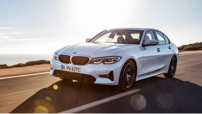 Пока самая «электрическая» третья серия — это заряжаемый гибрид BMW 330e со 184-сильной…