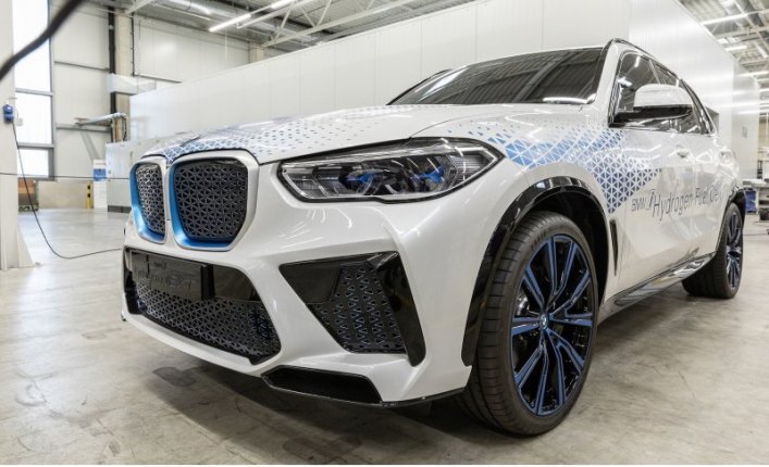 В случае с моделью i Hydrogen Next электродвигатель выдает 374 л.с. и передает тягу на заднюю ось.…
