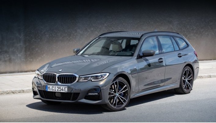 В Германии за BMW 320e просят 47 450 евро (4,3 млн рублей), за универсал с задним приводом — 49 000…