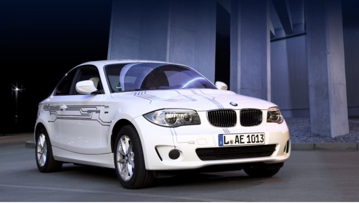 Не все помнят, что наступление на фронте электрокаров компания BMW начала с мелкосерийного купе…