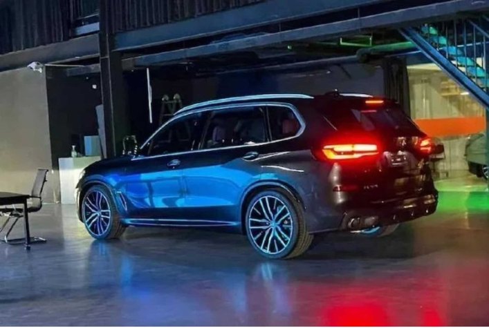 Длина BMW X5 L составит 5060 мм, ширина – 2004 мм, высота – 1779 мм, а размер колесной базы будет…