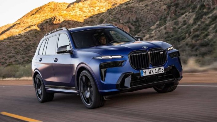 Что до линейки двигателей, то версия X7 xDrive40i сохранила прежний 3-литровый 6-цилиндровый…