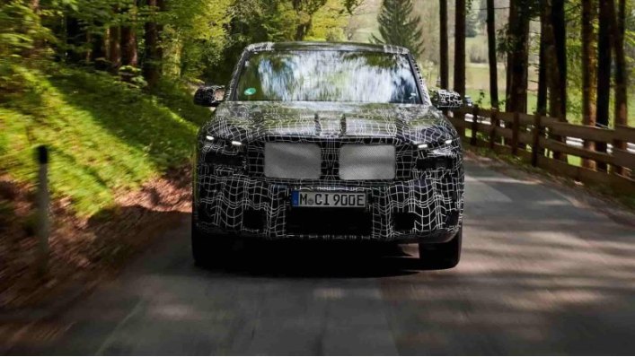 Прототип серийного BMW XM