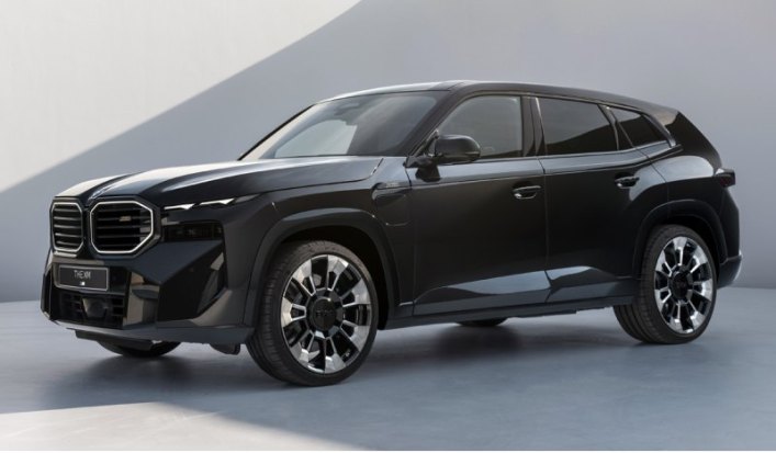 Новый суперкроссовер BMW: дебютировала серийная версия XM