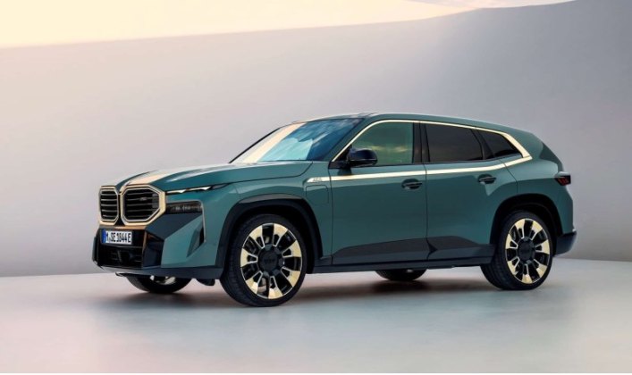По мнению дизайнеров, новинка BMW могла бы стать аналогом уже несуществующего проекта Mercedes-Benz…