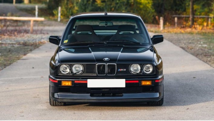 Редкий BMW M3 E30 Sport Evolution собираются продать дороже 22 миллионов рублей