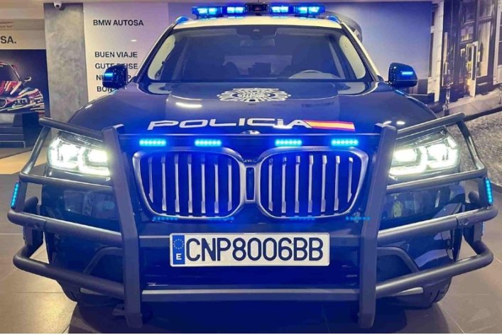 Он предназначен для того, чтобы таранить машины преступников во время погони, когда те отказываются…
