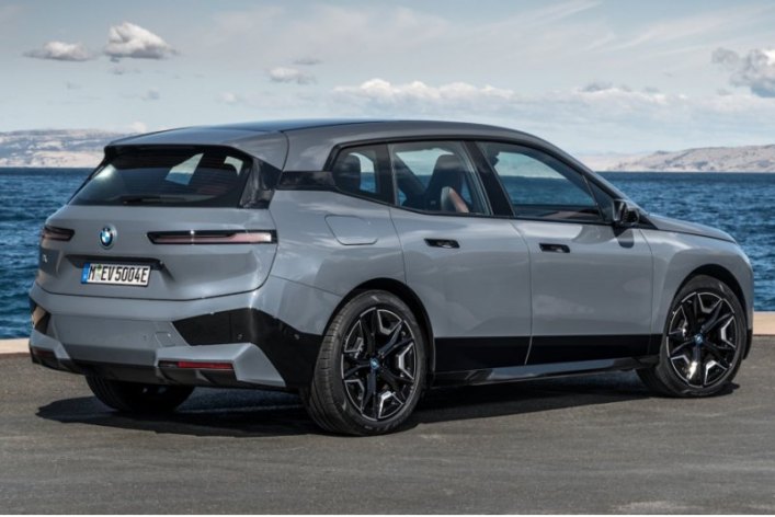 BMW выпустила целую серию электромобилей за последние 12 месяцев, последним дуэтом стал кроссовер…
