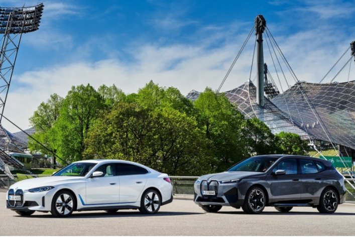 За пределами США BMW предлагает более широкий ассортимент электромобилей, в том числе iX3,…