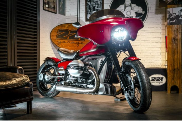 Мастера Garage 221 работали с Лео Винсом над созданием индивидуальной выхлопной системы для…