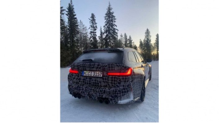 В то время как AMG C63 Estate уменьшит количество цилиндров вдвое до четырех, BMW сохранит рядный…