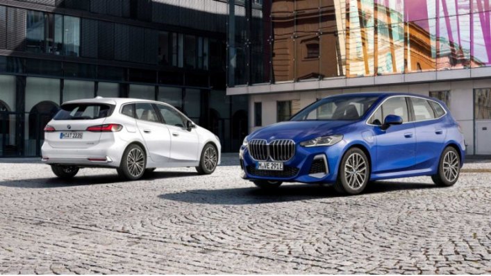 С марта 2022 года, электрический кроссовер BMW iX будет доступен с функцией Parking Assistant…