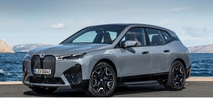 В России стартовали продажи нового электрического кроссовера BMW iX