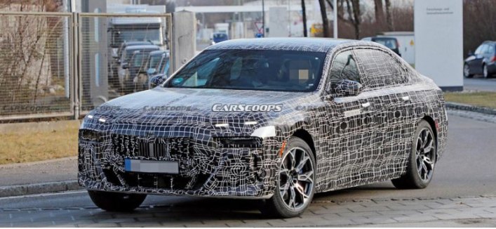Премиальный седан BMW 7-Series заметили на тестах с меньшим количеством камуфляжа