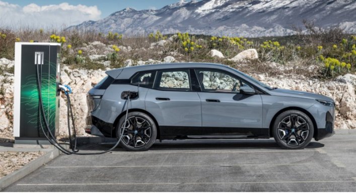 Это не означает, что BMW не инвестирует значительные средства в электромобили. Фактически, компания…
