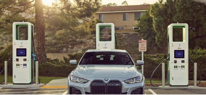 В США владельцам электрокаров BMW подарили два года бесплатной зарядки
