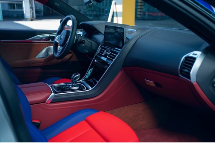 8 X JEFF KOONS предлагается эксклюзивно как M850i xDrive Gran Coupe на рынке США по цене 350 000…