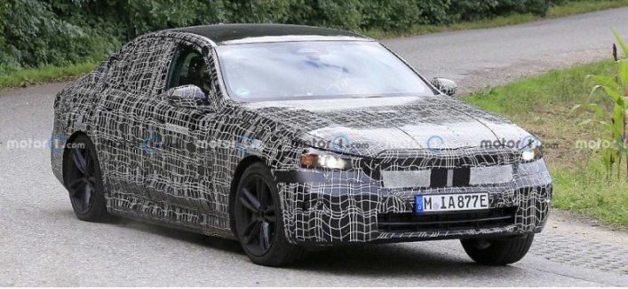 Компания BMW тестирует гибридные и электрические версии 5 Series 2023 модельного года