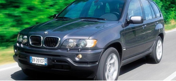 В интернете показали необычный BMW X5 с 8 выхлопными трубами