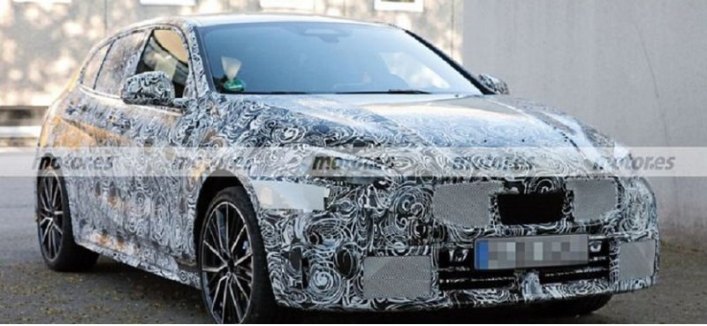 Новый BMW 1-Series M135i 2024 года заcветился в новой серии шпионских фотографий
