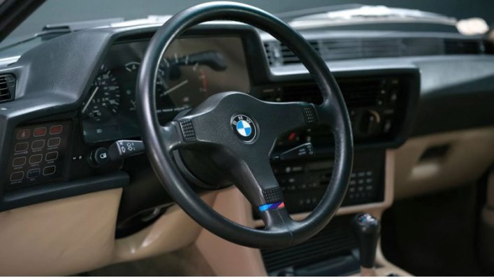 С места до сотни авто разгонится за 5,8 секунды.