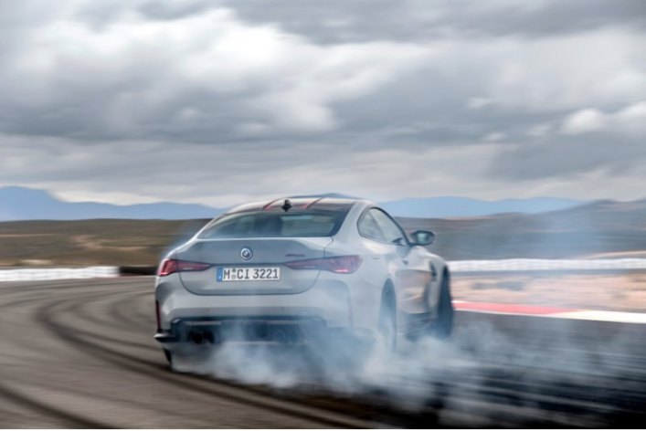 Напомним, что не только BMW, Mercedes-Benz и Audi движутся к продаже такой модели. Stellantis…