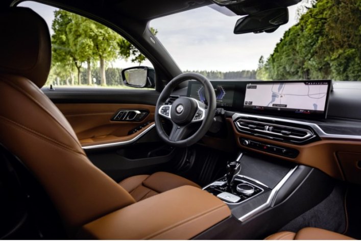 Многоспицевые 20-дюймовые кованые легкосплавные диски Alpina Classic, обутые в изготовленные на…