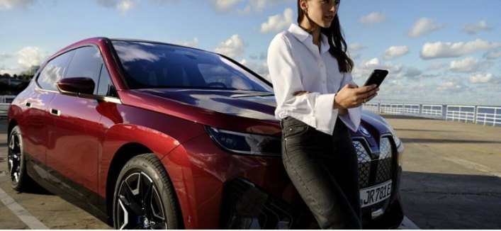 Компания BMW выпустила беспроводное обновление ПО для электрического iX