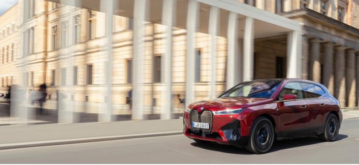 BMW выпустила целую галерею официальных фотографий iX M60 2023 года