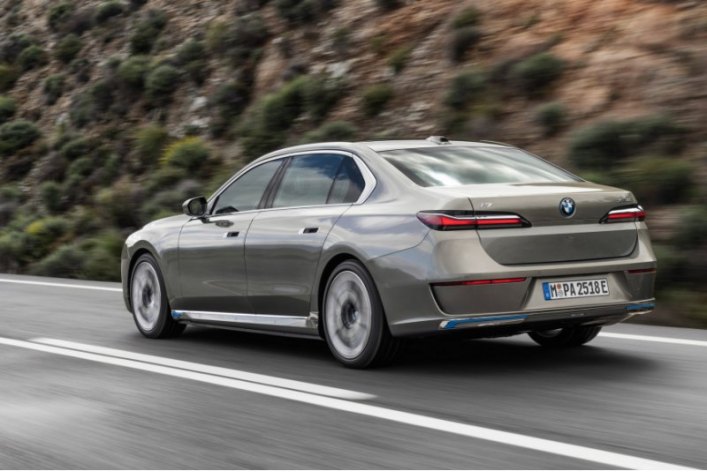 Остается неясным, какой уровень защиты будет у i7, но BMW ранее предлагала автомобили VR6 и VR7. В…
