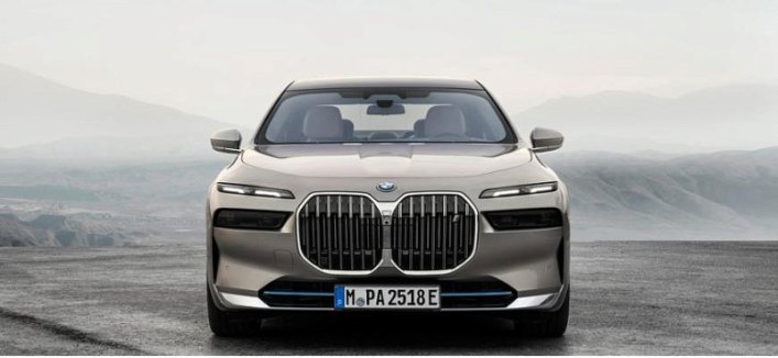 Компания BMW хочет превратить новый седан i7 в первый в мире электрокар-броневик