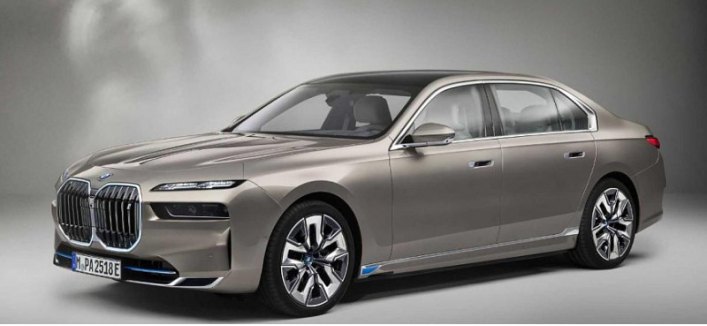 Компания BMW тестирует электрический седан i7 2023 модельного года