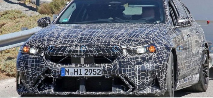 Компания BMW тестирует «заряженный» седан M5 2024 года