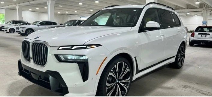 На АВТО.ру продают рестайлинговый BMW X7, который не успел официально добраться до РФ