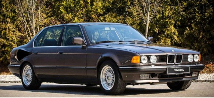 В этом видео показан седан BMW 767iL с мощным двигателем V16