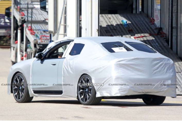 А на другом конце диапазона находится полноприводный BMW i5 40. Если предположить, что 40 означает…